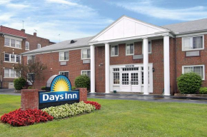 Days Inn by Wyndham Cleveland Lakewood